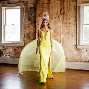 Elegant Yellow Evening Gown